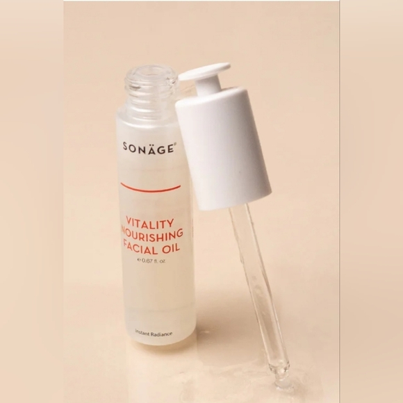 Vitality Nourishing Facial Oil - Picture 3 of 3